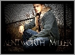 Wentworth Miller, szara bluza